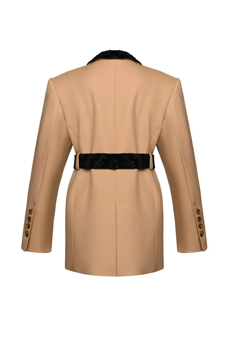 CAMEL BELTED BLAZER WITH FAUX FUR COLLAR