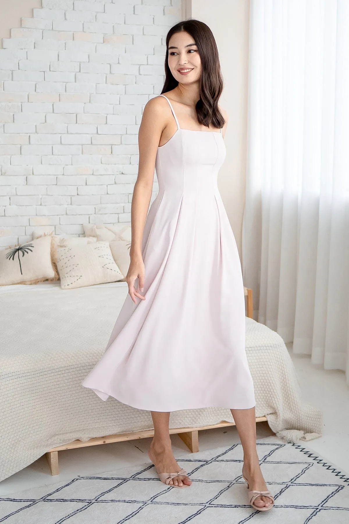 ENCHATE PLEATED MAXI DRESS IN PINK