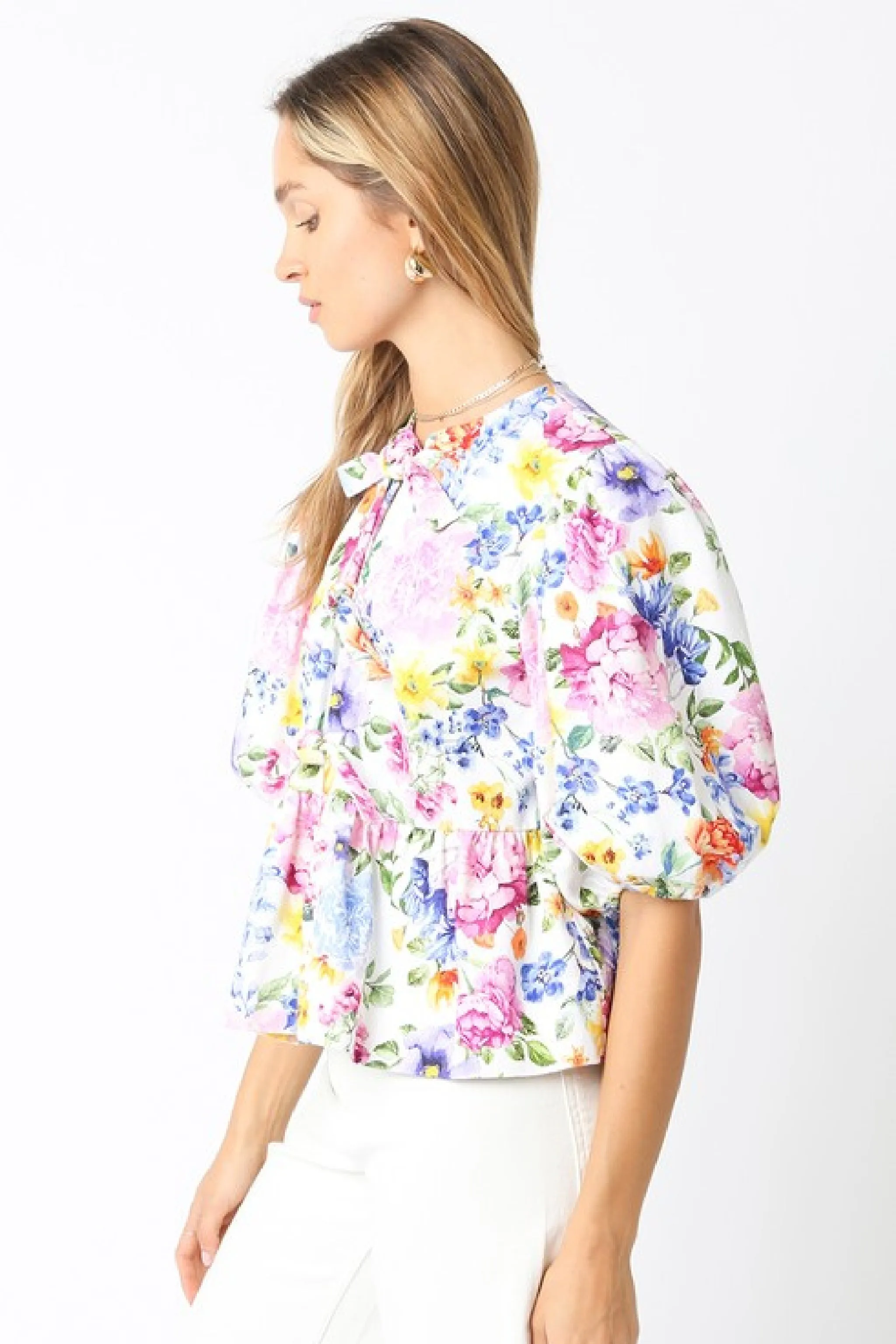 Waitlist 1/20 ♥ Mindy Short Puff Sleeve Front Tie Floral Print Top Blue White